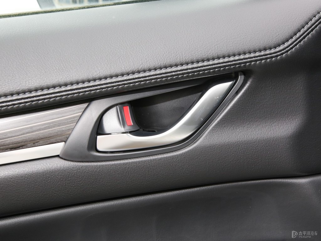 珠光白馬自達CX-5車廂內飾圖片