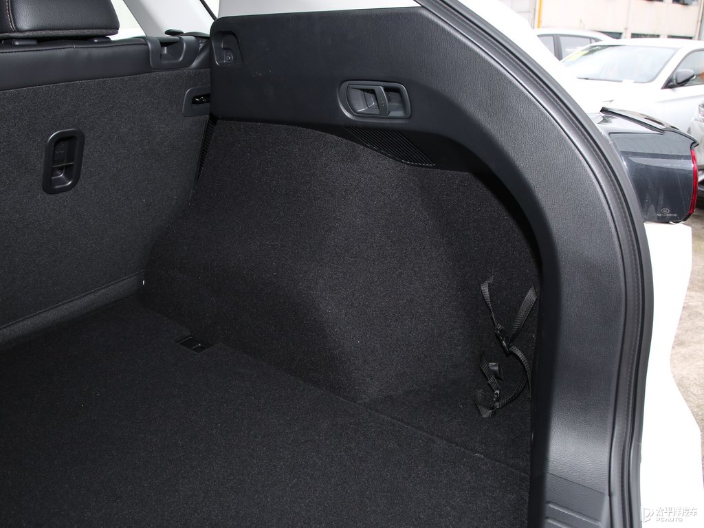 珠光白馬自達(dá)CX-5后備廂空間圖片