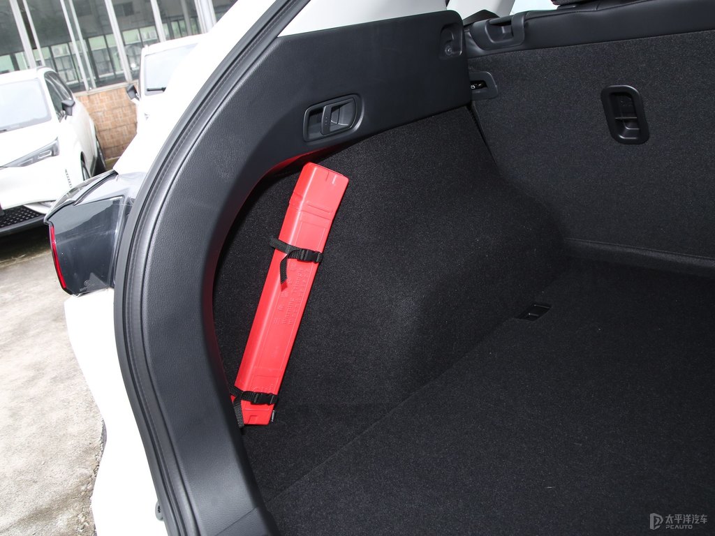珠光白馬自達(dá)CX-5后備廂空間圖片
