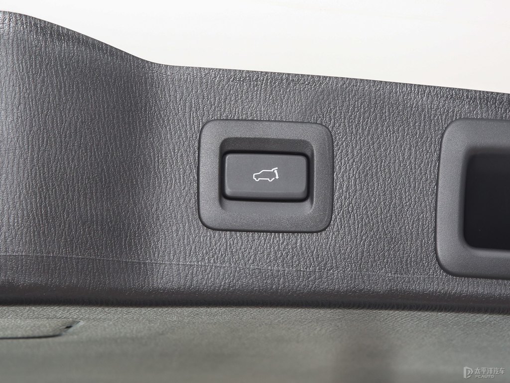 珠光白馬自達CX-5后備廂空間圖片