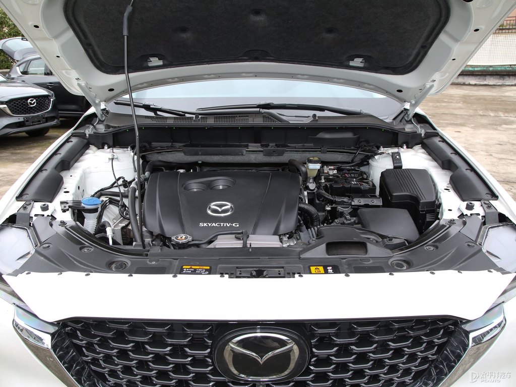 珠光白馬自達(dá)CX-5發(fā)動(dòng)機(jī)其它細(xì)節(jié)圖片