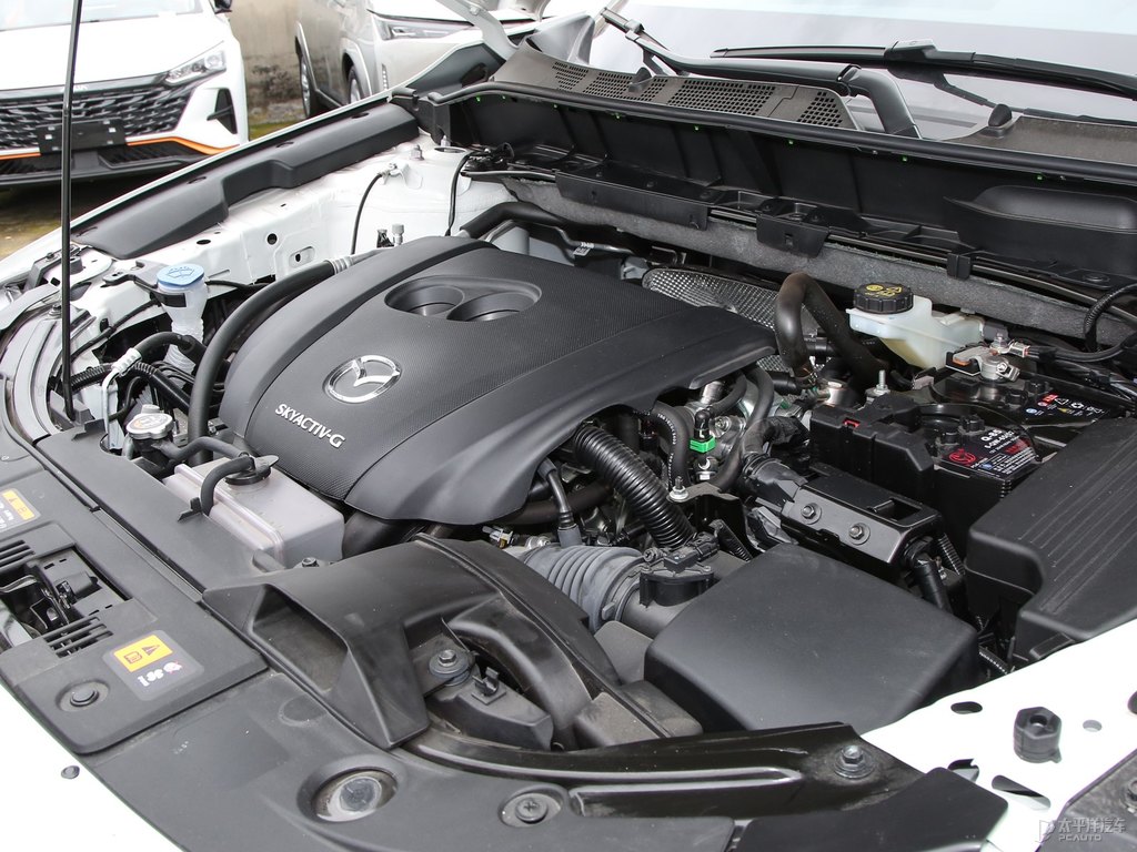 珠光白馬自達(dá)CX-5發(fā)動(dòng)機(jī)其它細(xì)節(jié)圖片