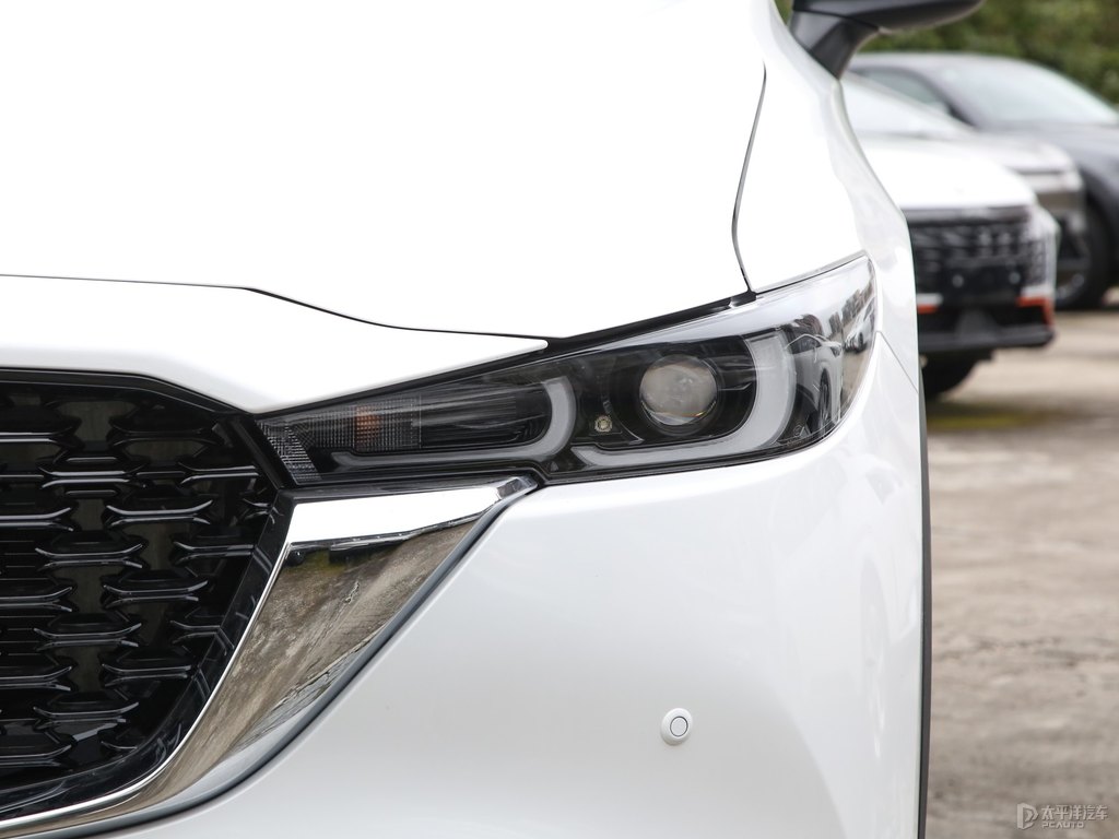 珠光白馬自達(dá)CX-5車頭外觀圖片