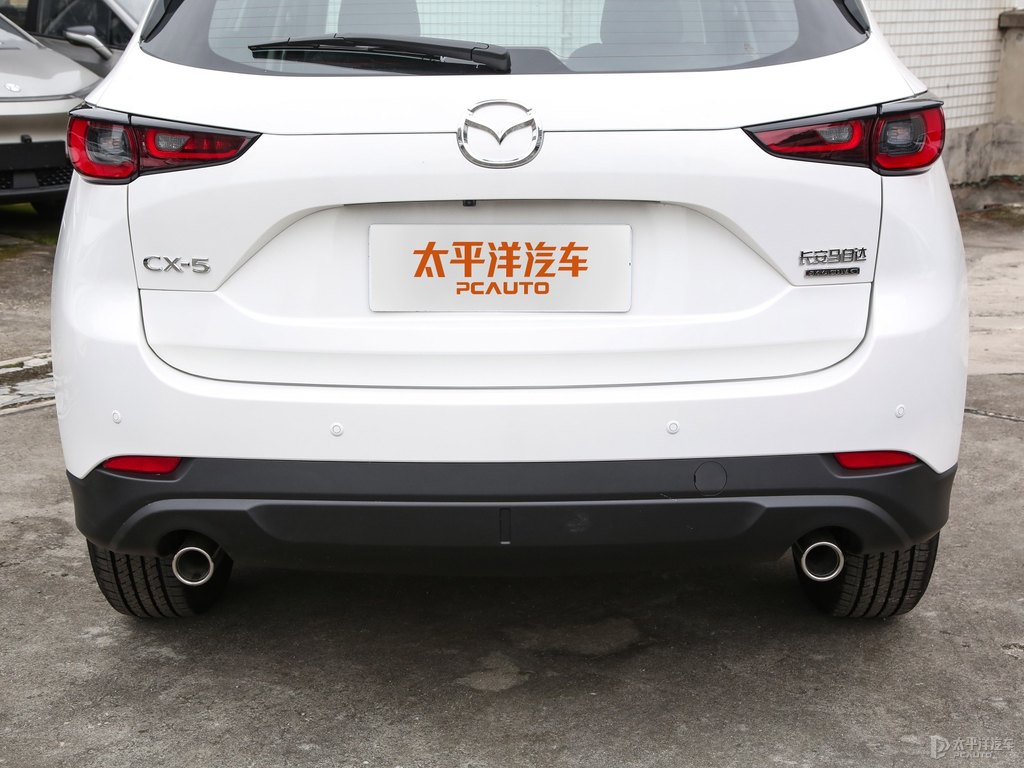 珠光白馬自達CX-5車尾外觀圖片