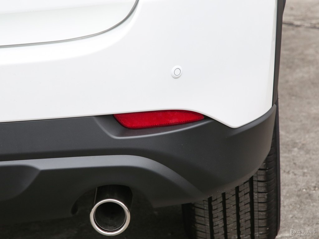 珠光白馬自達(dá)CX-5車(chē)尾外觀圖片