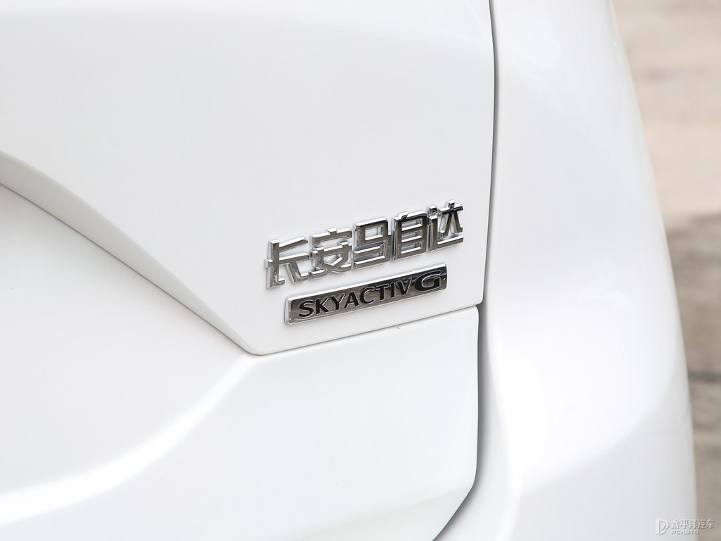 珠光白馬自達(dá)CX-5車(chē)尾外觀圖片
