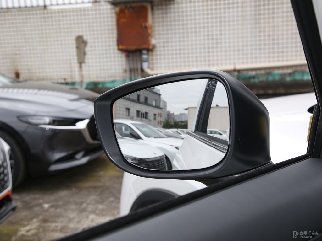 珠光白馬自達(dá)CX-5車身外觀圖片