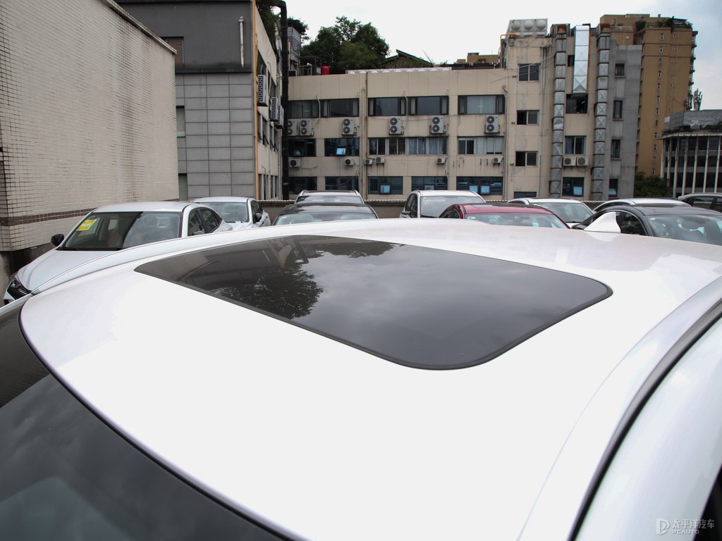 珠光白馬自達(dá)CX-5車身外觀圖片
