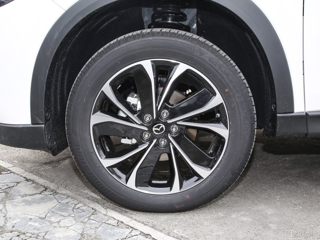 珠光白馬自達CX-5車身外觀圖片