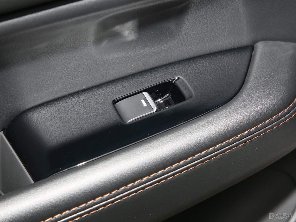 珠光白馬自達(dá)CX-5車廂內(nèi)飾圖片