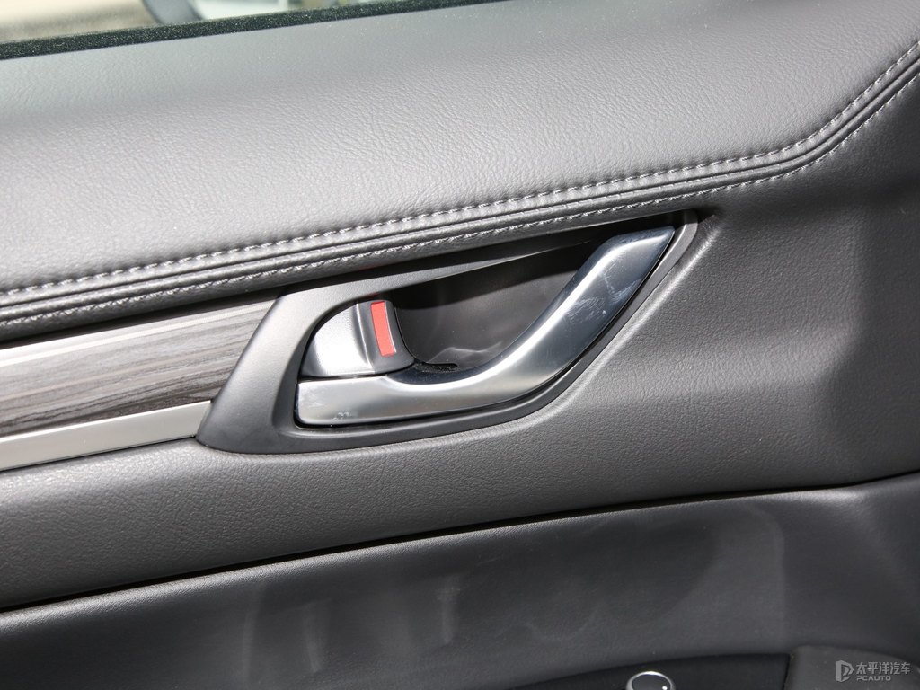 珠光白馬自達(dá)CX-5車(chē)廂內(nèi)飾圖片