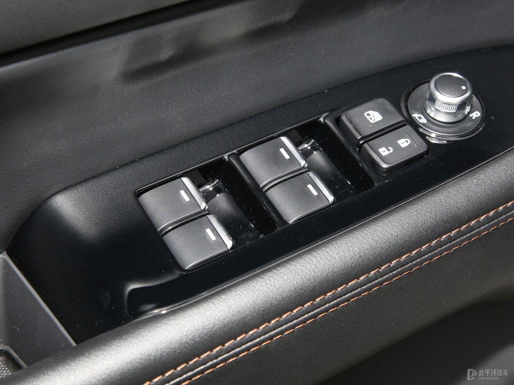 珠光白馬自達(dá)CX-5車廂內(nèi)飾圖片