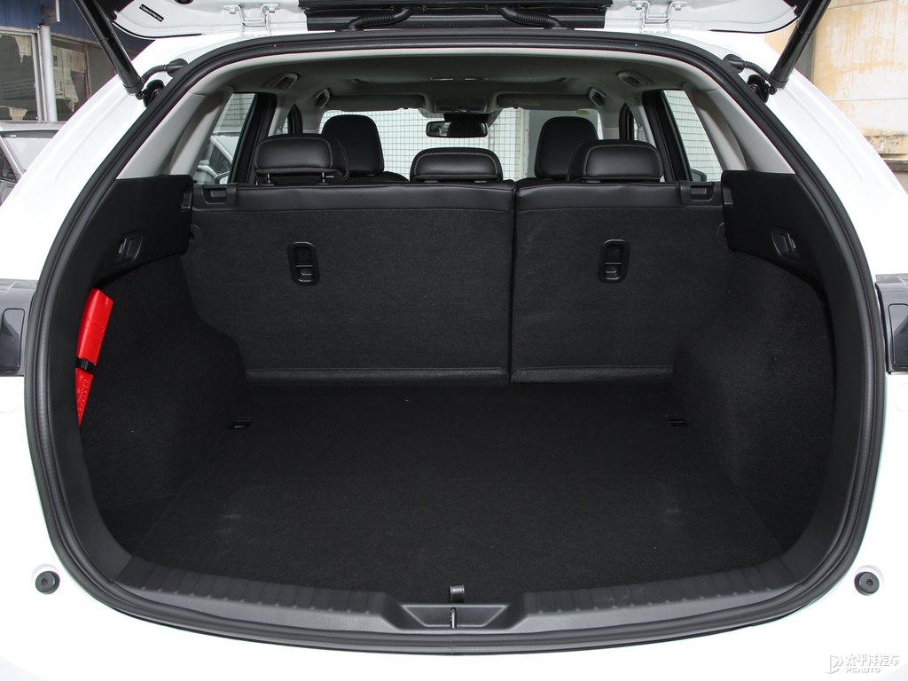 珠光白馬自達(dá)CX-5后備廂空間圖片