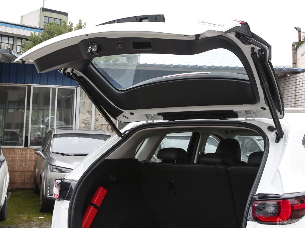 珠光白馬自達(dá)CX-5后備廂空間圖片