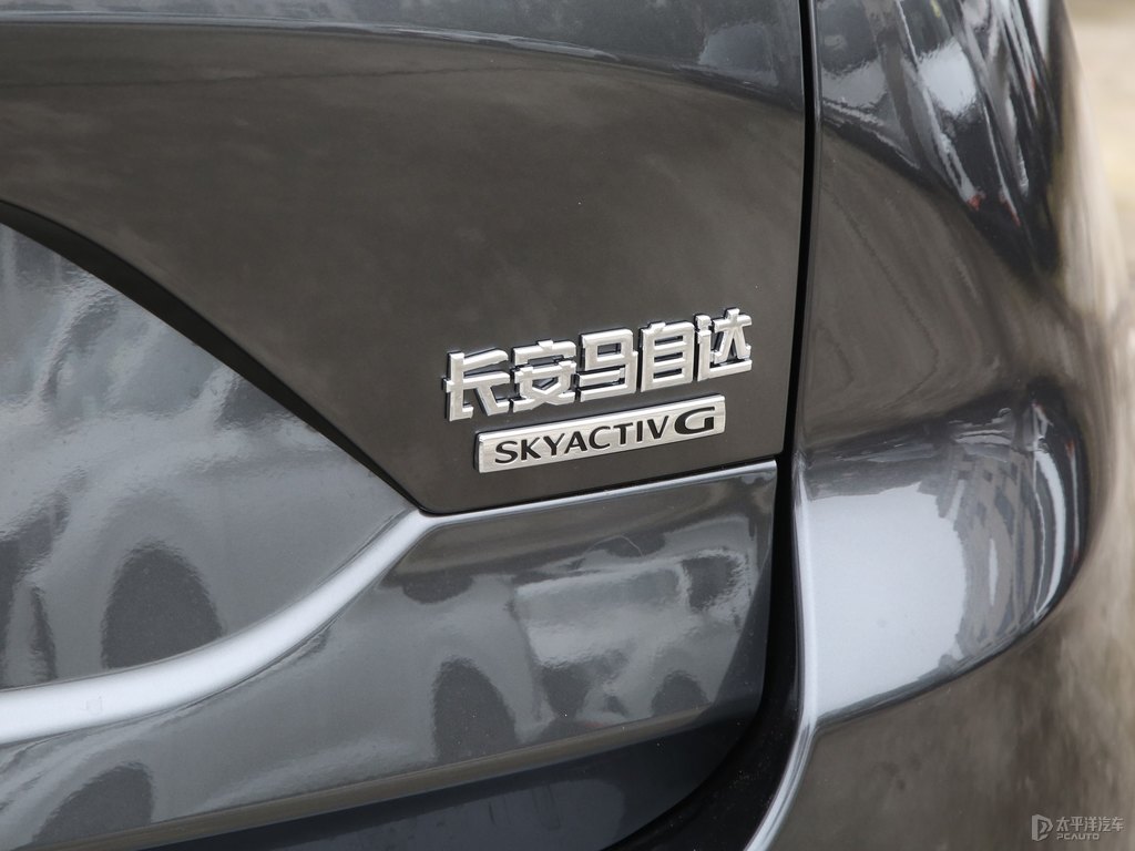 鉑鋼灰馬自達CX-5車尾外觀圖片