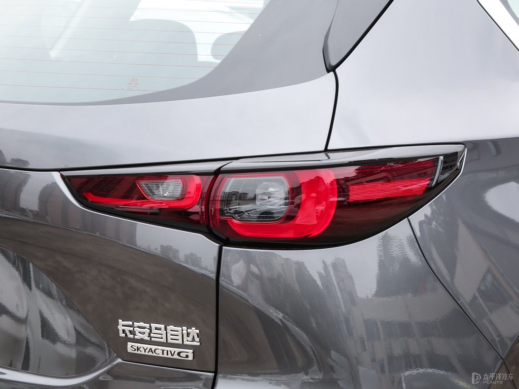 鉑鋼灰馬自達(dá)CX-5車(chē)尾外觀(guān)圖片