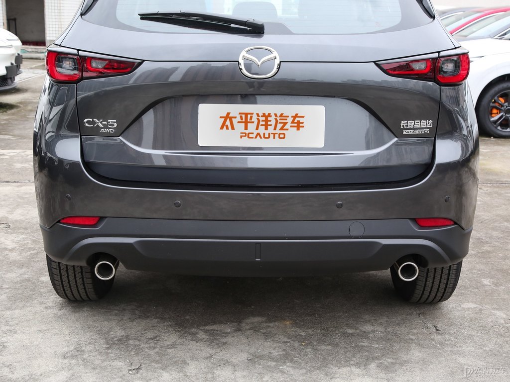 鉑鋼灰馬自達(dá)CX-5車尾外觀圖片