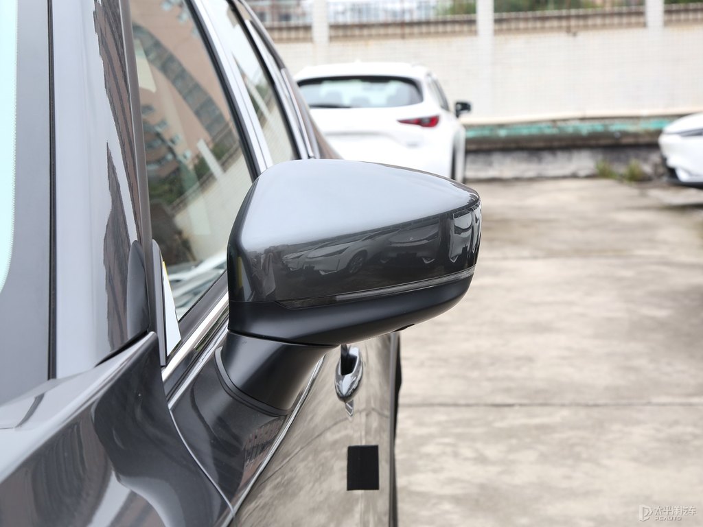 鉑鋼灰馬自達(dá)CX-5車身外觀圖片