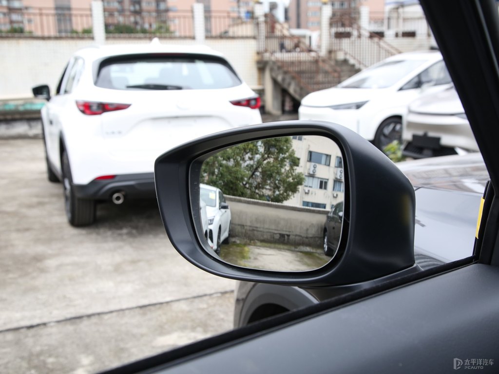 鉑鋼灰馬自達(dá)CX-5車身外觀圖片