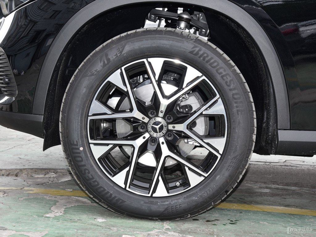 曜巖黑奔馳GLC車身外觀圖片