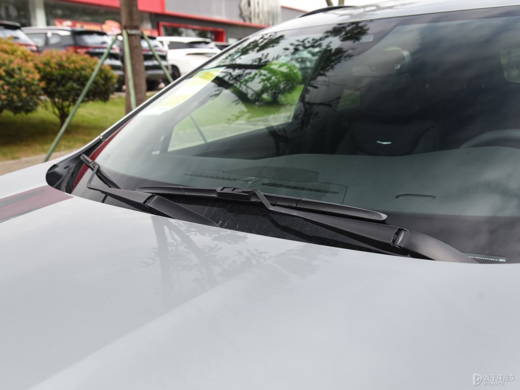 曼哈頓灰凱迪拉克XT5車身外觀圖片