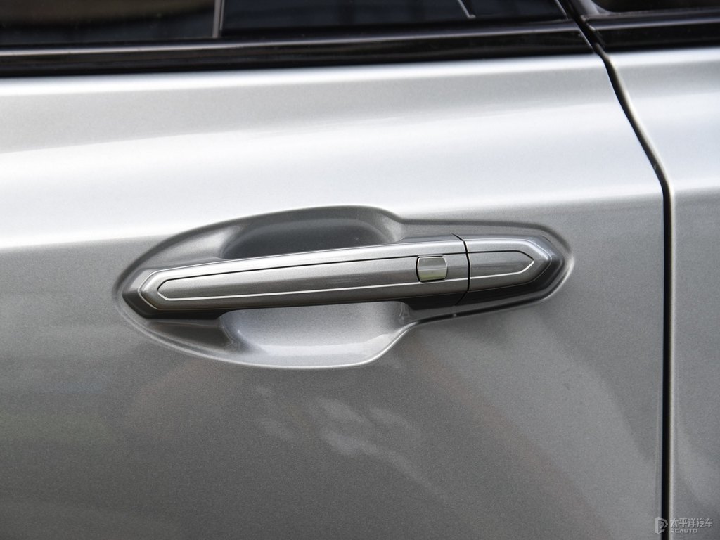 曼哈頓灰凱迪拉克XT5車身外觀圖片