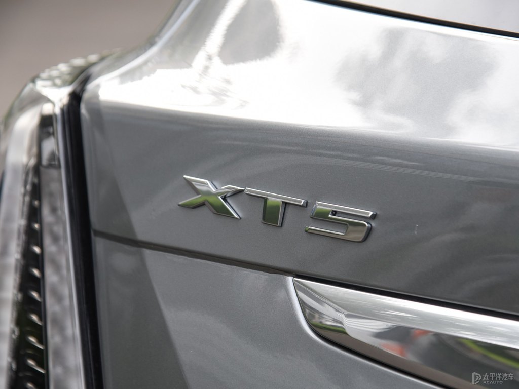 曼哈頓灰凱迪拉克XT5車(chē)尾外觀圖片