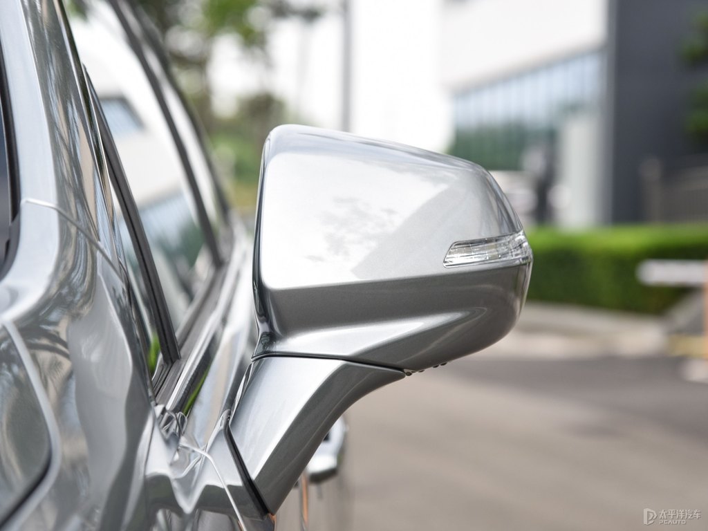 曼哈頓灰凱迪拉克XT5車身外觀圖片