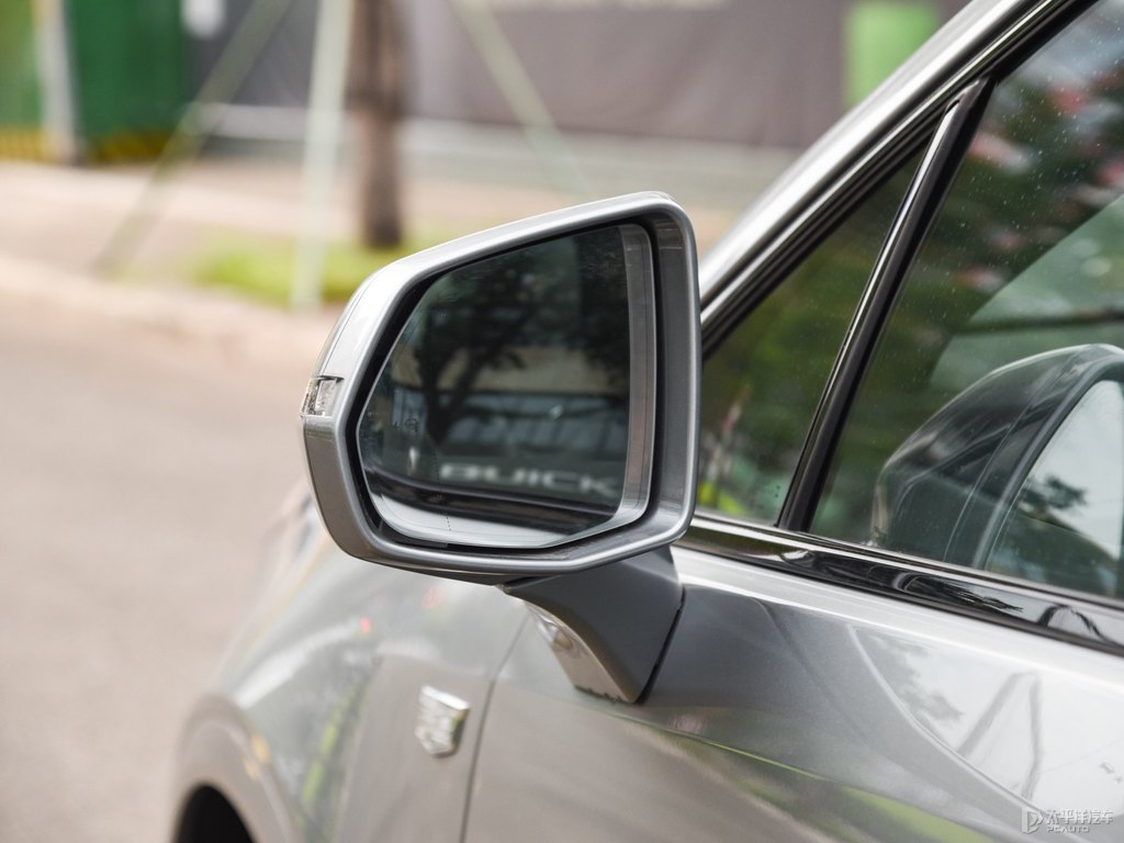 曼哈頓灰凱迪拉克XT5車身外觀圖片