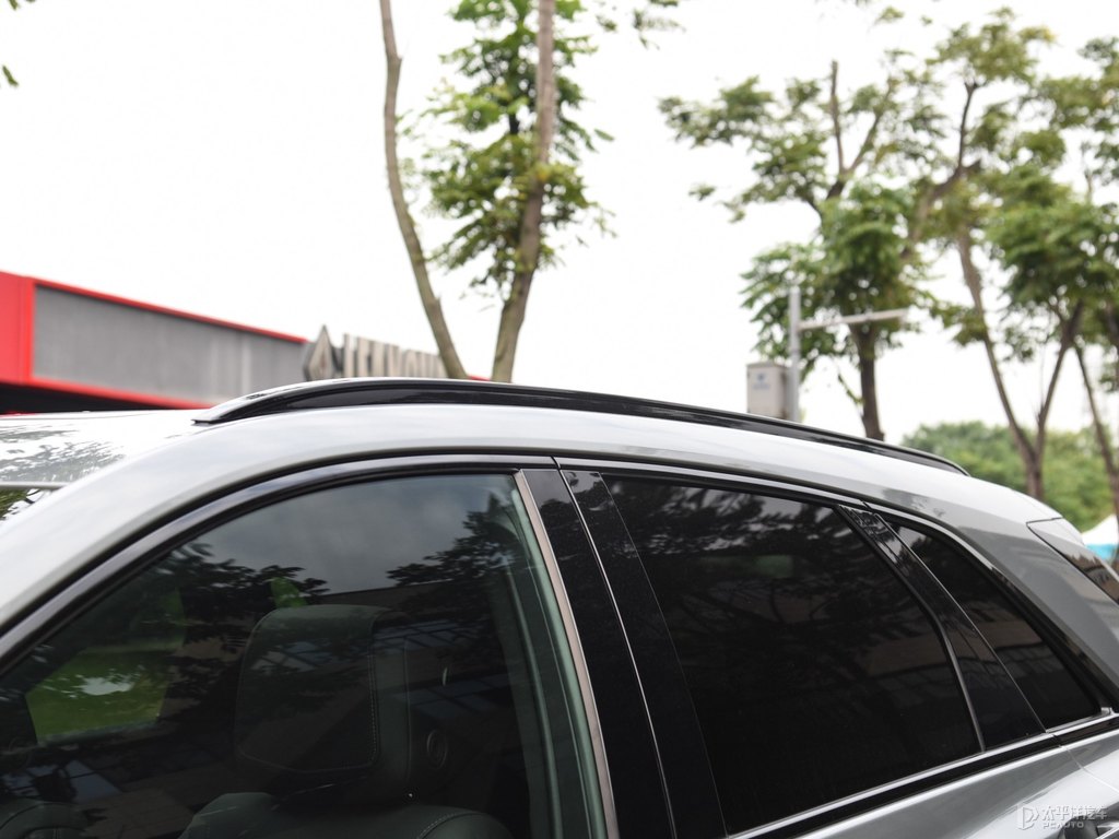 曼哈頓灰凱迪拉克XT5車身外觀圖片