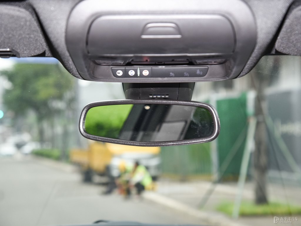 曼哈頓灰凱迪拉克XT5車廂內(nèi)飾圖片