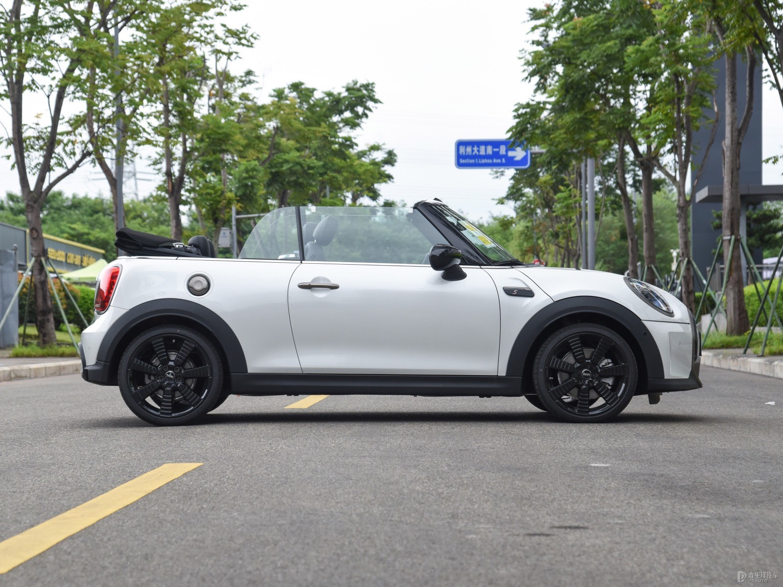 MINI CABRIO外觀高清大圖