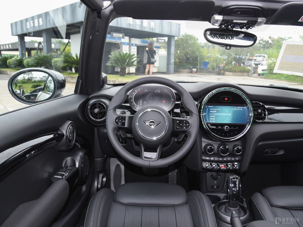 北極熊白MINI CABRIO中控內飾圖片