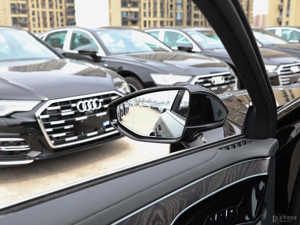 傳奇黑奧迪A8L車身外觀圖片