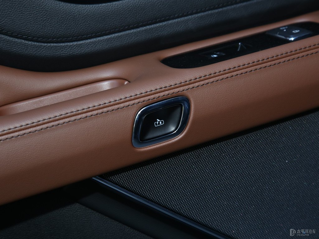 深邃藍飛行家車廂內(nèi)飾圖片
