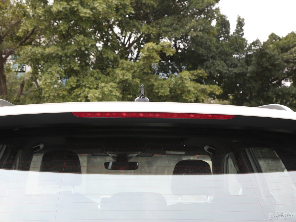 探岳車尾外觀圖片