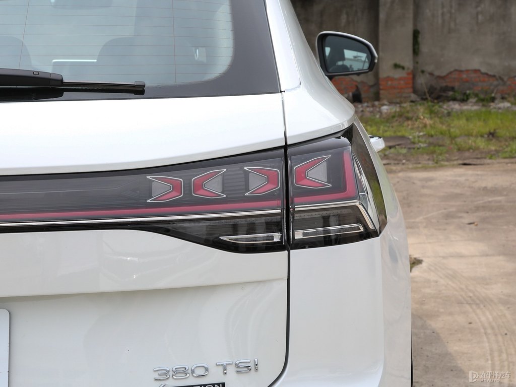 探岳車尾外觀圖片