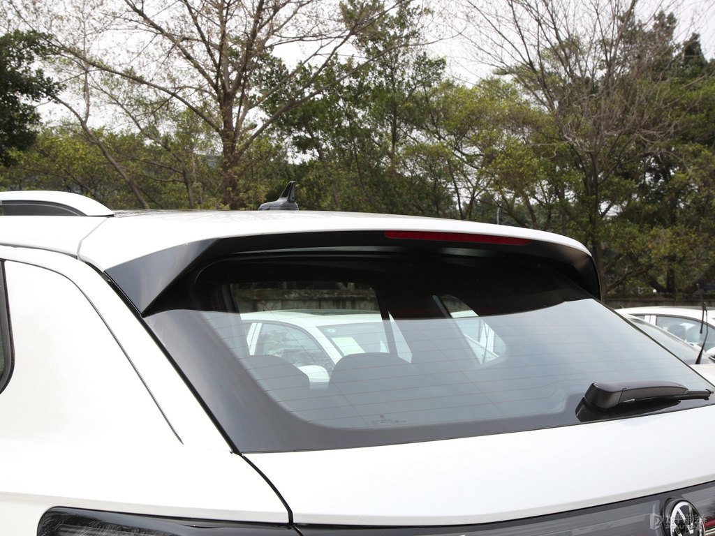 探岳車尾外觀圖片