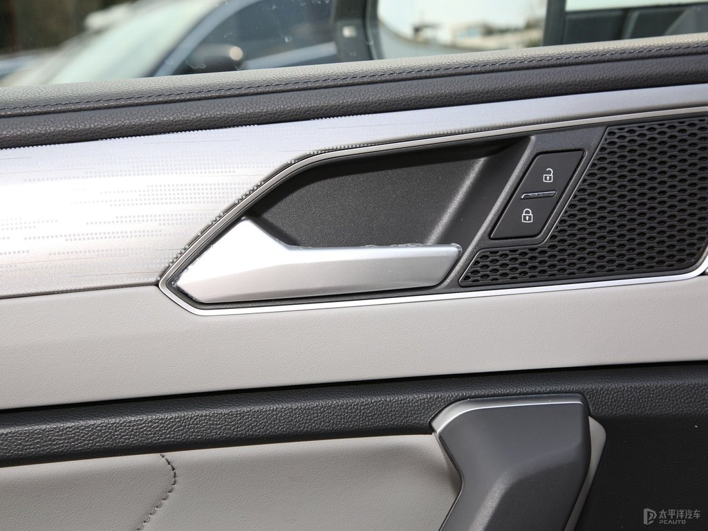 探岳車廂內(nèi)飾圖片