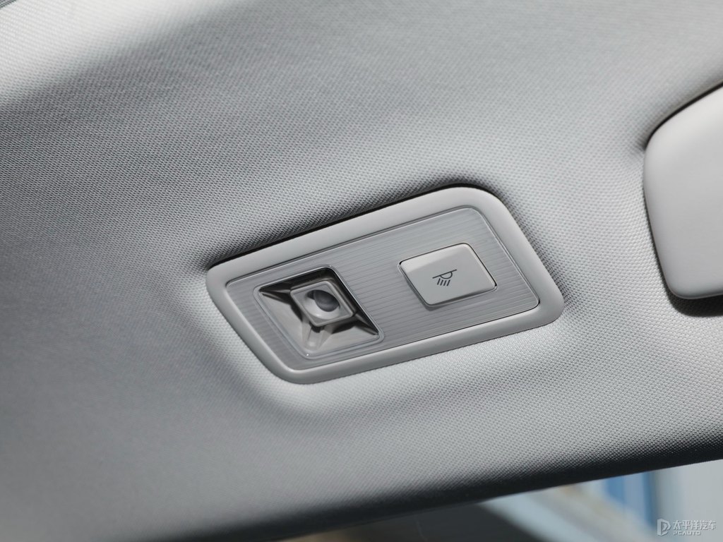 探岳車(chē)廂內(nèi)飾圖片
