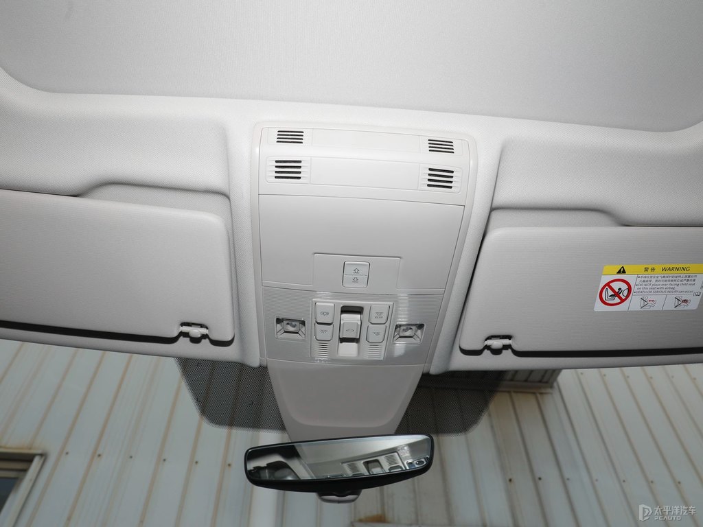 探岳車廂內(nèi)飾圖片