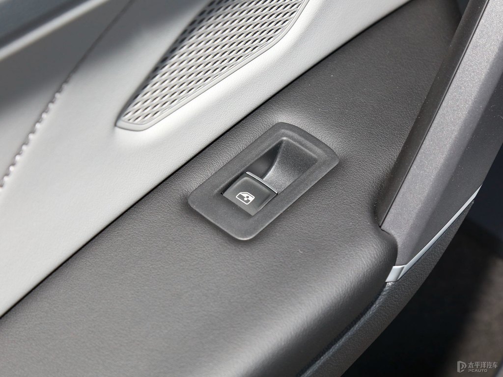 探岳車廂內(nèi)飾圖片