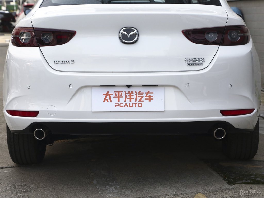 珠光白馬自達3 昂克賽拉車尾外觀圖片