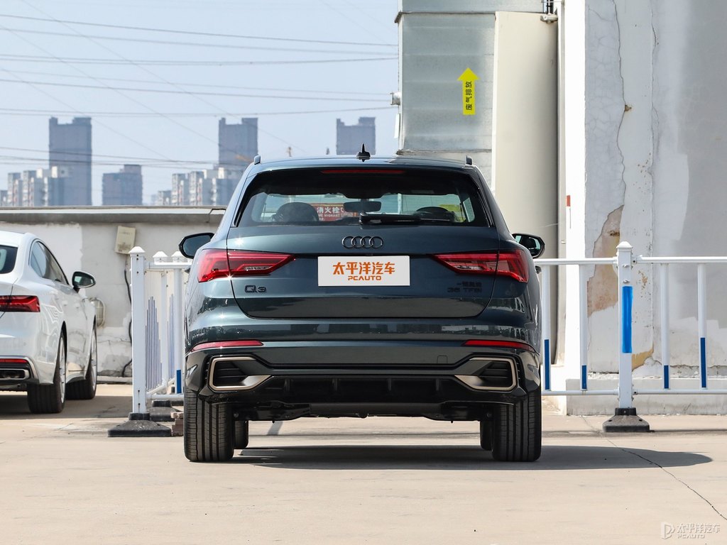 迷彩綠奧迪Q3整車外觀外觀圖片