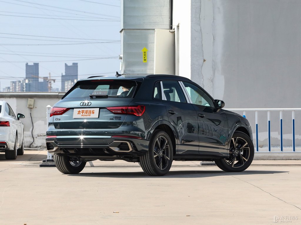 迷彩綠奧迪Q3整車外觀外觀圖片