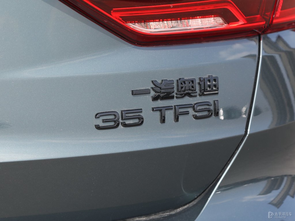 迷彩綠奧迪Q3車尾外觀圖片