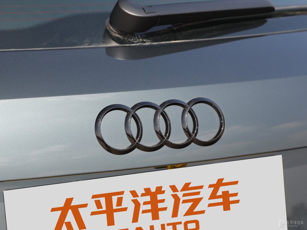 迷彩綠奧迪Q3車尾外觀圖片