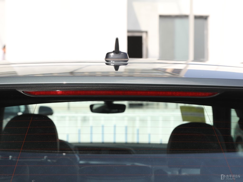迷彩綠奧迪Q3車尾外觀圖片