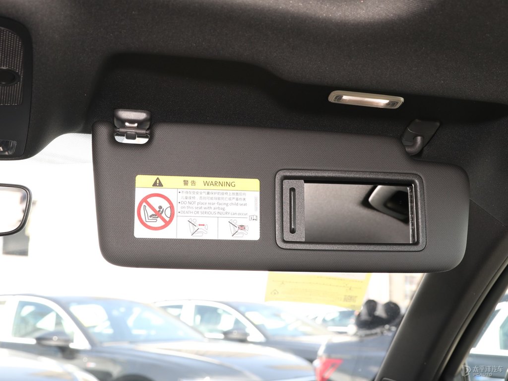 迷彩綠奧迪Q3車廂內(nèi)飾圖片