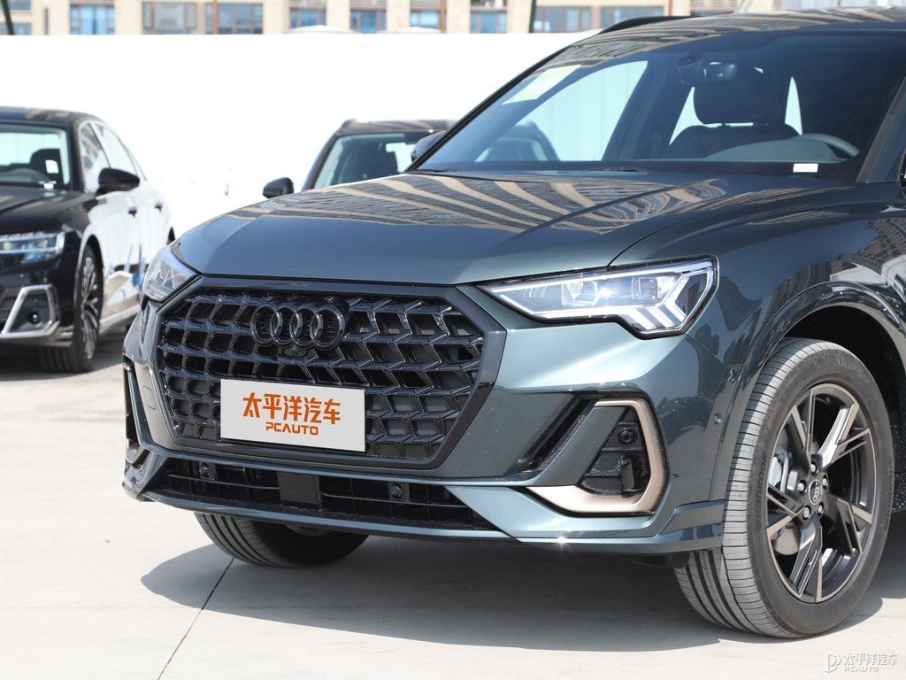 迷彩綠奧迪Q3車頭外觀圖片